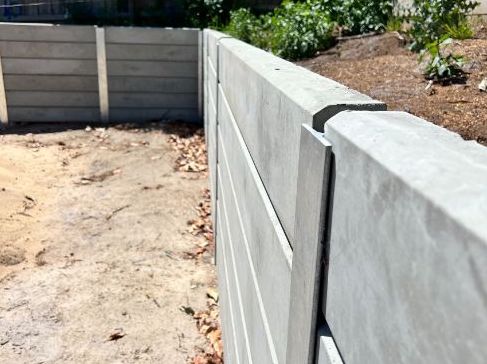 Photo of a brand new concrete sleeper retaining wall by Mornington retaining wall builder in Rye